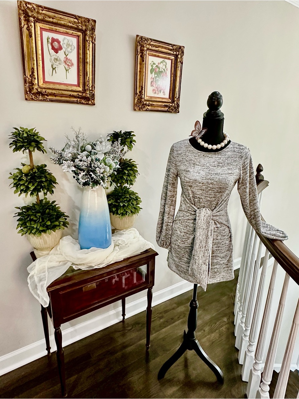 RARE & GORGEOUS Uniquely light Long Sleeve Dress w/ Lovely Front tie on waist!